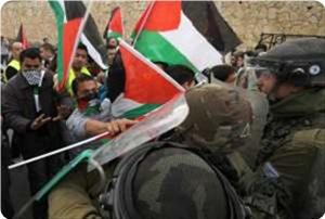 Des Palestiniens prennent d'assaut le camp militaire de Beit El et affrontent la police de l'occupation près de la prison d'Ofer